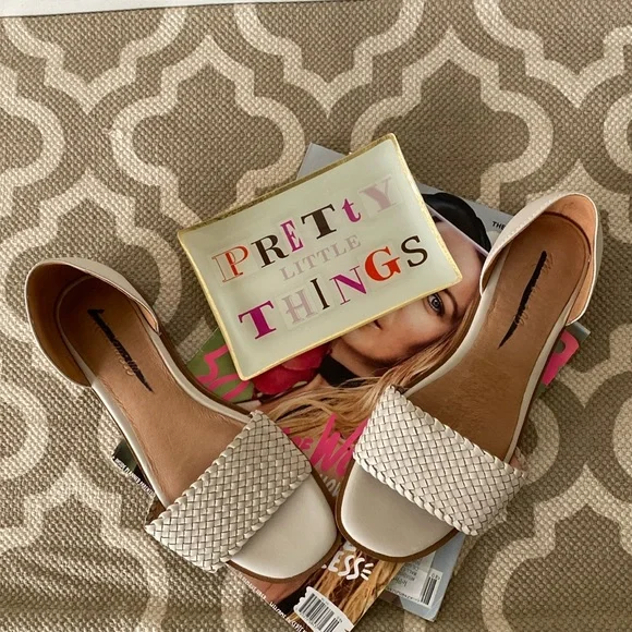 “Madewell” the “Nelda” leather d’orsay flat; in the color pale oyster; size 8 - Picture 9 of 16